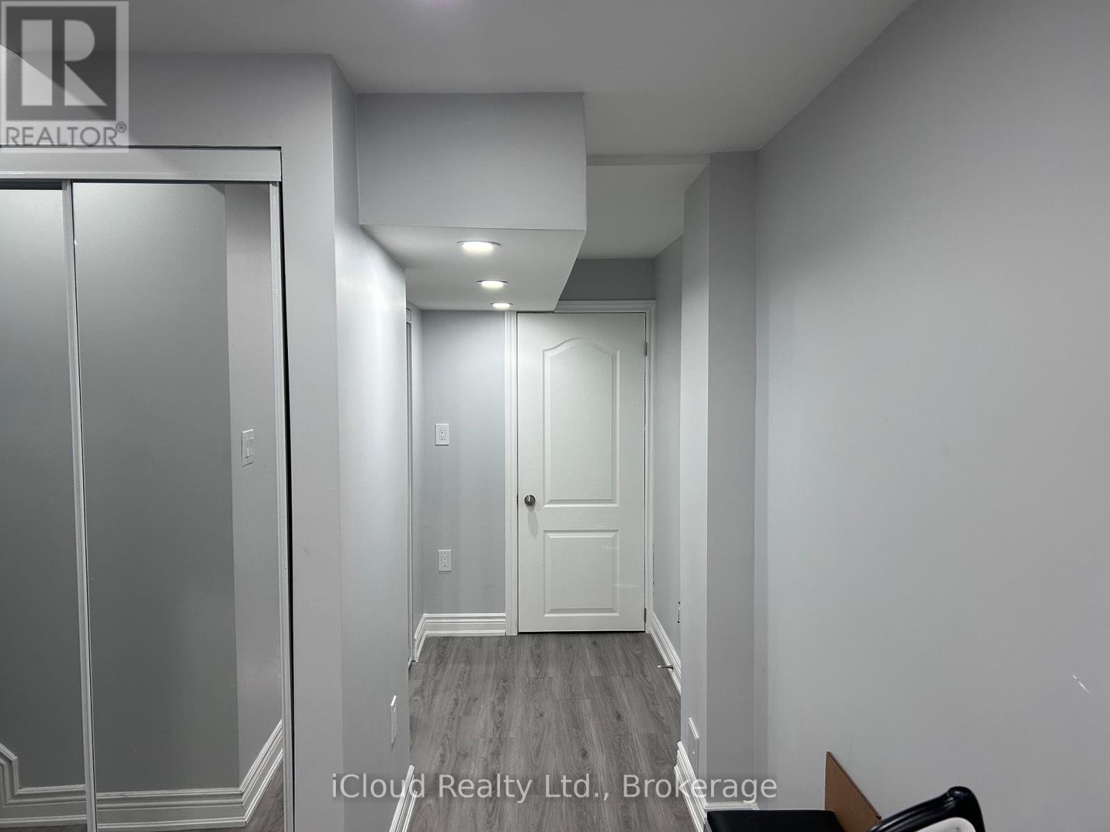 901 Tartan Court, Kitchener, Ontario  N2R 0N2 - Photo 18 - X12449788