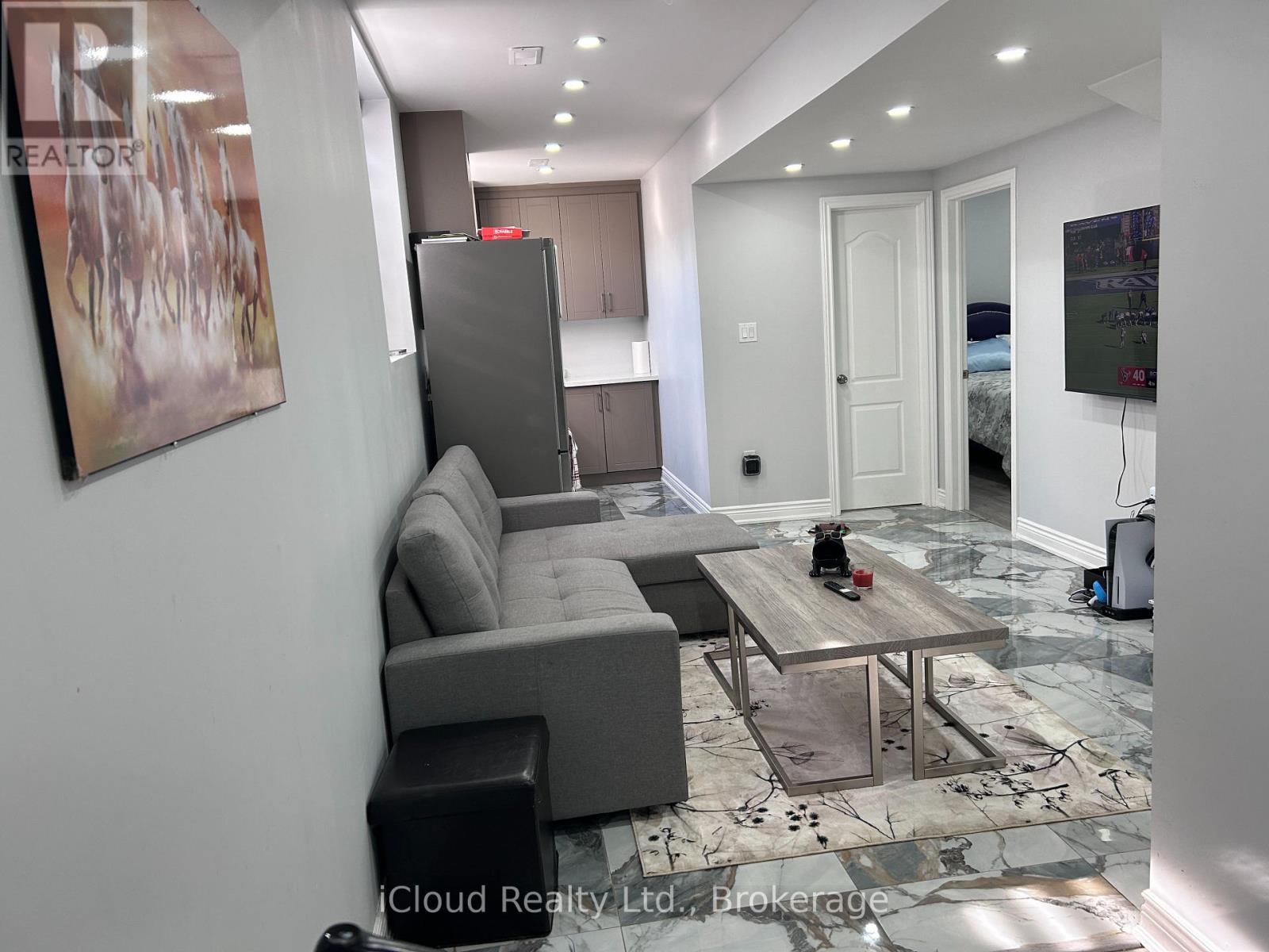 901 Tartan Court, Kitchener, Ontario  N2R 0N2 - Photo 19 - X12449788