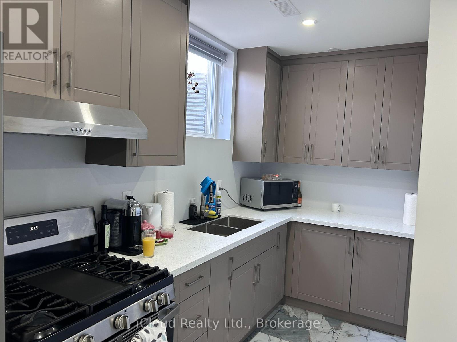 901 Tartan Court, Kitchener, Ontario  N2R 0N2 - Photo 20 - X12449788
