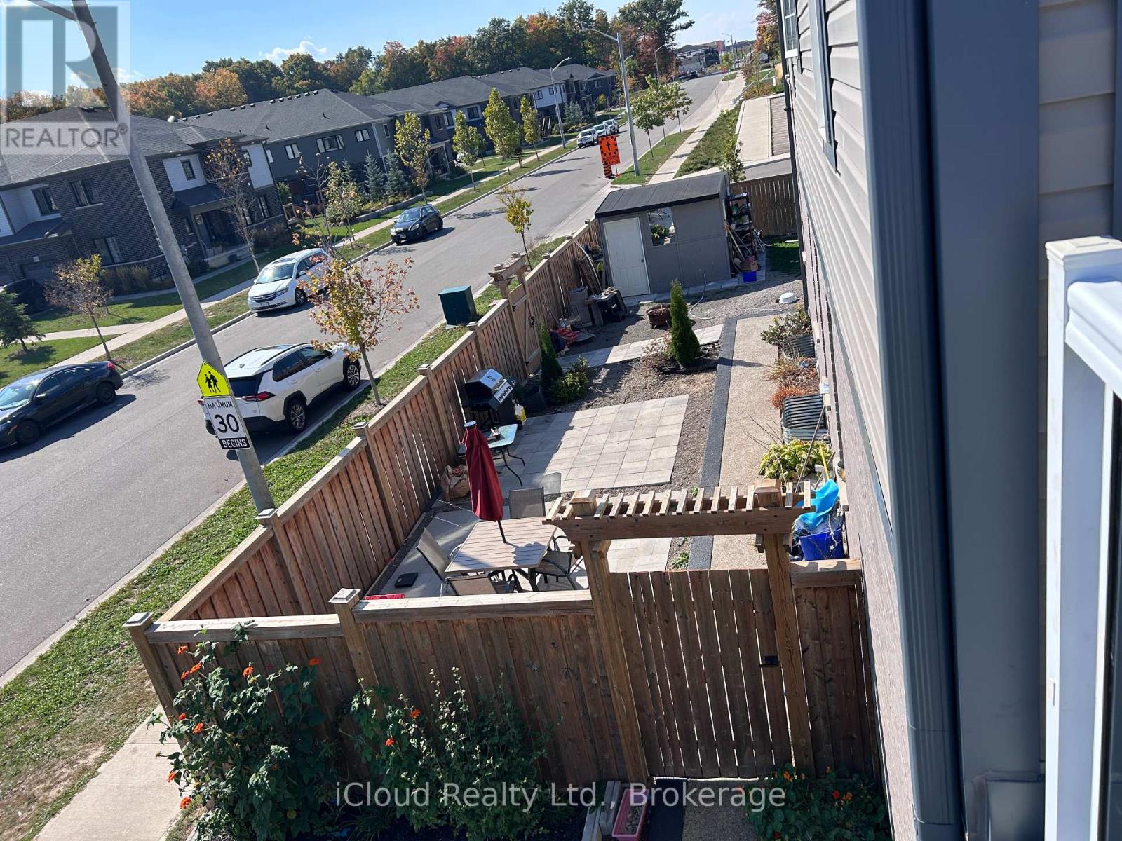 901 Tartan Court, Kitchener, Ontario  N2R 0N2 - Photo 4 - X12449788