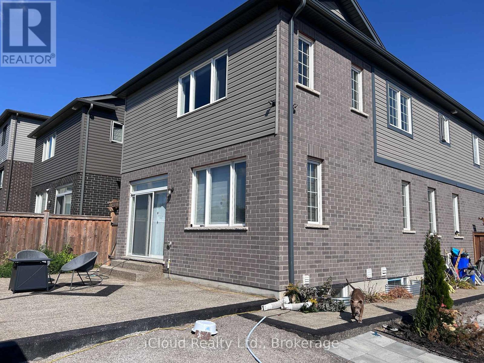 901 Tartan Court, Kitchener, Ontario  N2R 0N2 - Photo 5 - X12449788