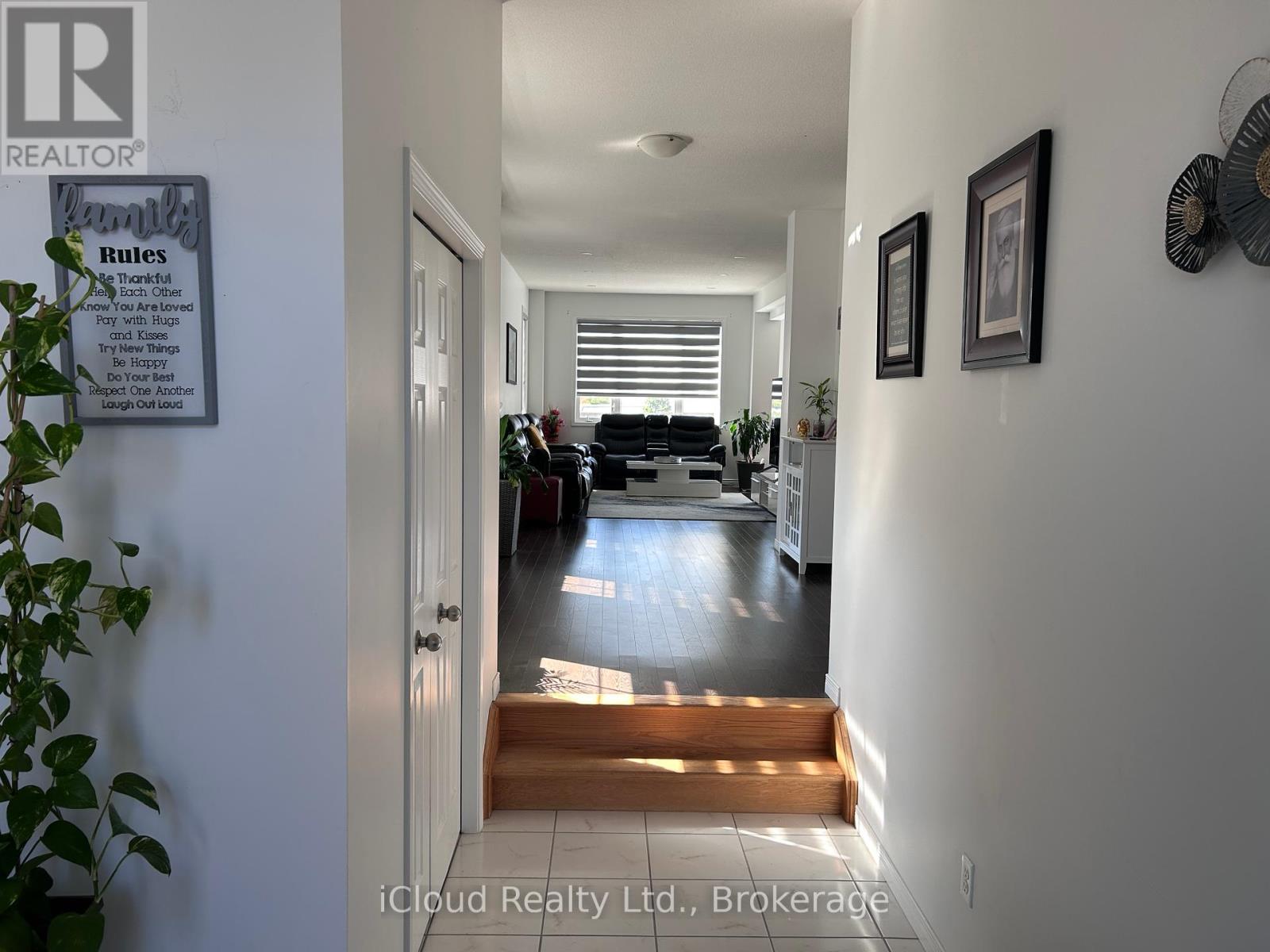901 Tartan Court, Kitchener, Ontario  N2R 0N2 - Photo 8 - X12449788