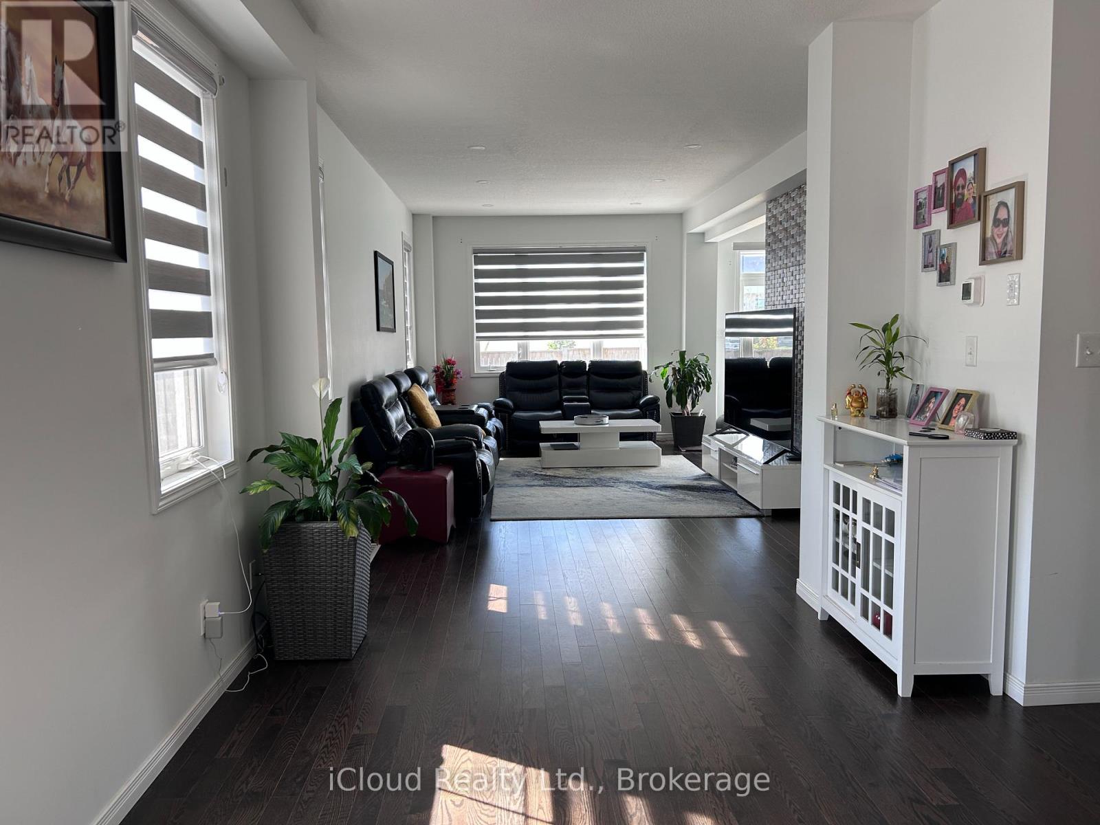 901 Tartan Court, Kitchener, Ontario  N2R 0N2 - Photo 9 - X12449788