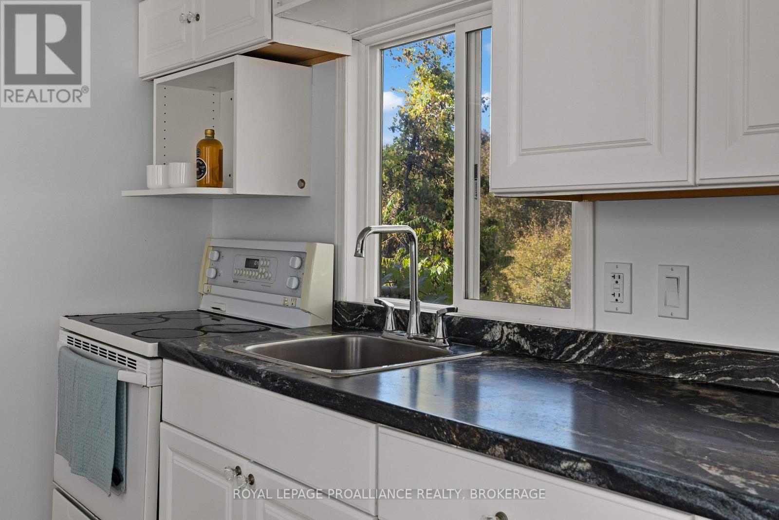17 - 5569 Bath Road, Loyalist, Ontario  K0H 1G0 - Photo 12 - X12450090