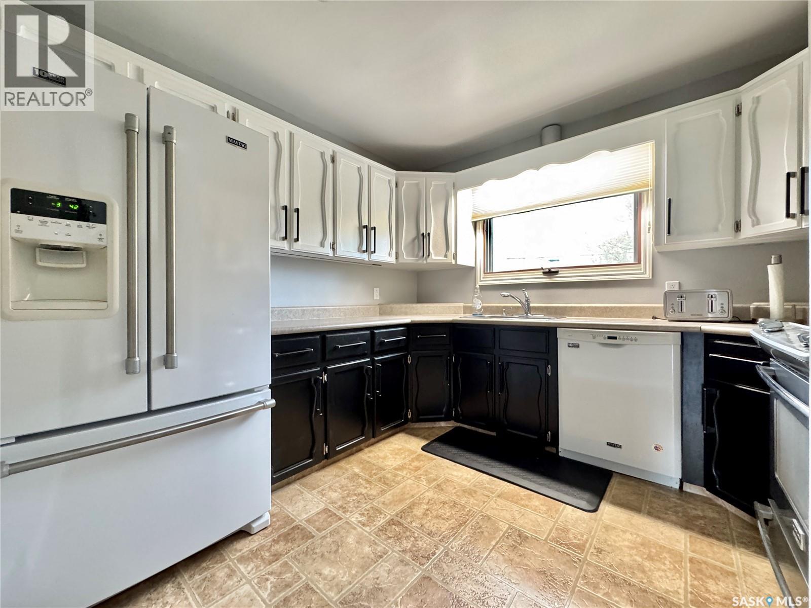 304 March Avenue E, Langenburg, Saskatchewan  S0A 2A0 - Photo 10 - SK996898