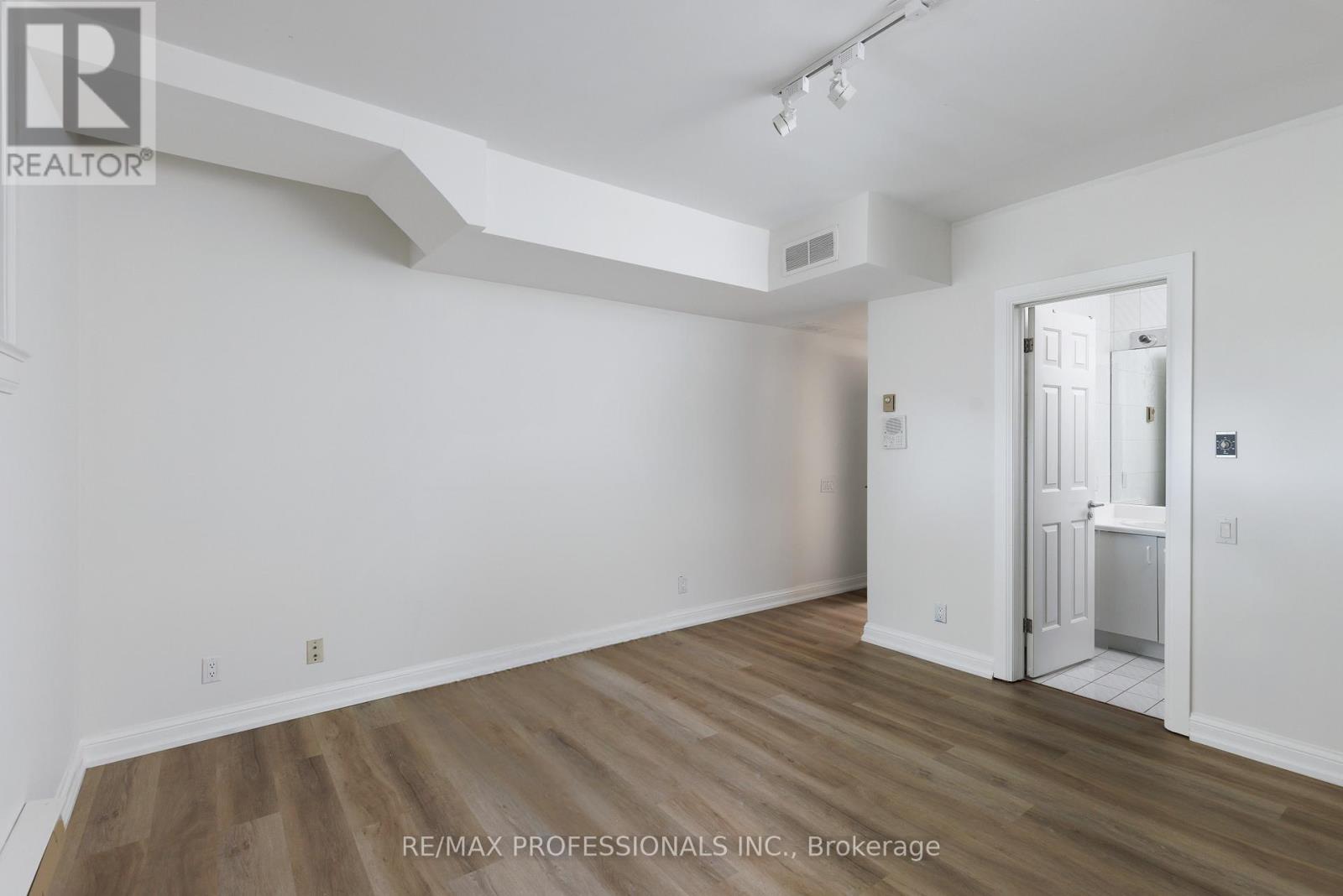 6a Edenbrook Hill, Toronto, Ontario  M9A 3Z6 - Photo 38 - W12378454