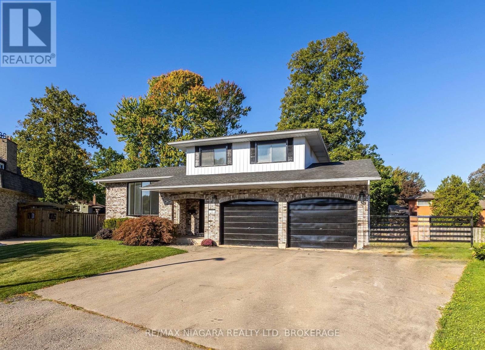 22 Little John Court, Welland, Ontario  L3C 5X2 - Photo 1 - X12447129