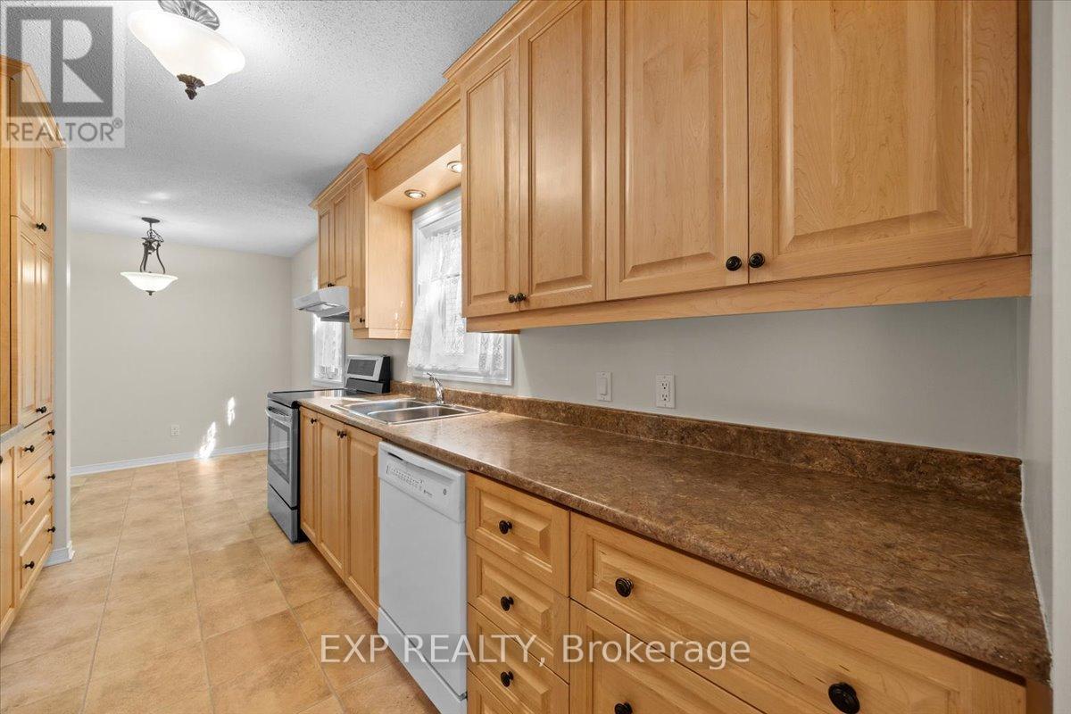 1678 Boisbriand Crescent, Ottawa, Ontario  K1C 4V5 - Photo 12 - X12450098