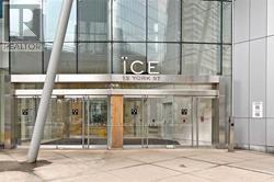 611 - 12 York Street, Toronto, Ontario  M5T 0B1 - Photo 2 - C12449860