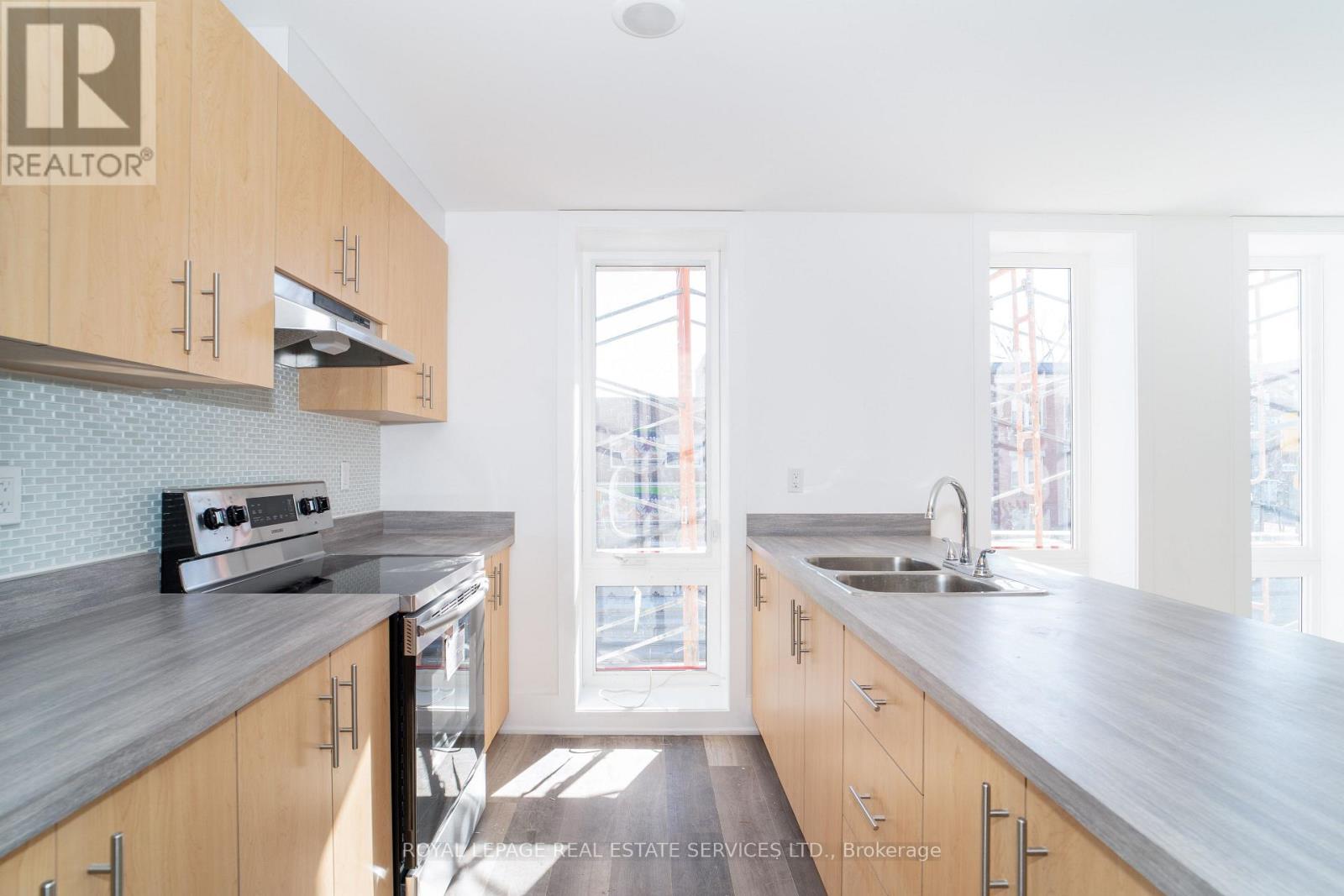 2a - 1106 St Clair Avenue W, Toronto, Ontario  M6E 1A7 - Photo 4 - C12449878