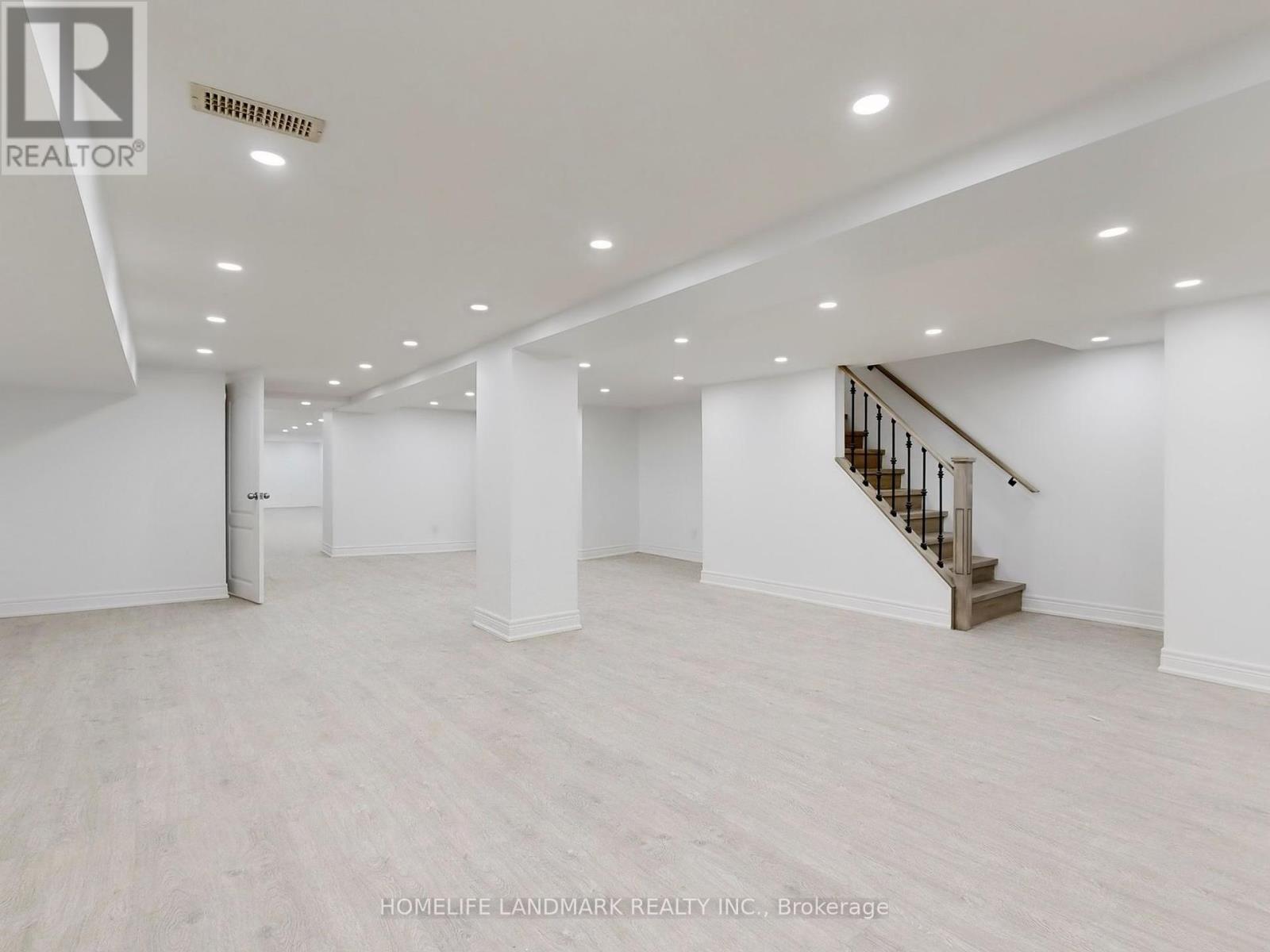 3229 Yonge Street, Toronto, Ontario  M4N 2L3 - Photo 16 - C12449884