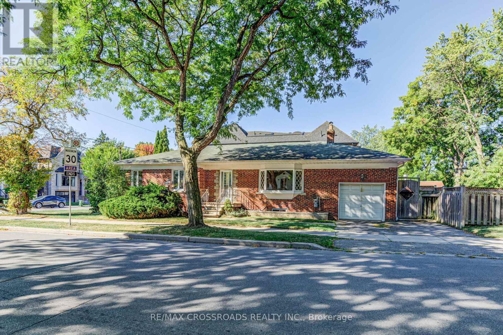 156 FLORENCE AVENUE, Toronto, Ontario