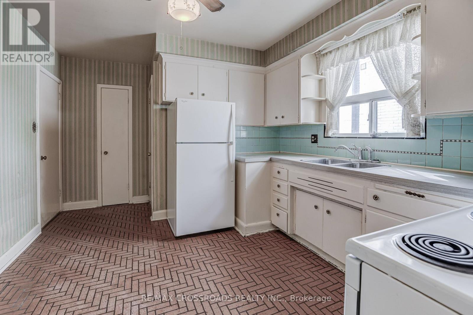 156 Florence Avenue, Toronto, Ontario  M2N 1G4 - Photo 9 - C12449900