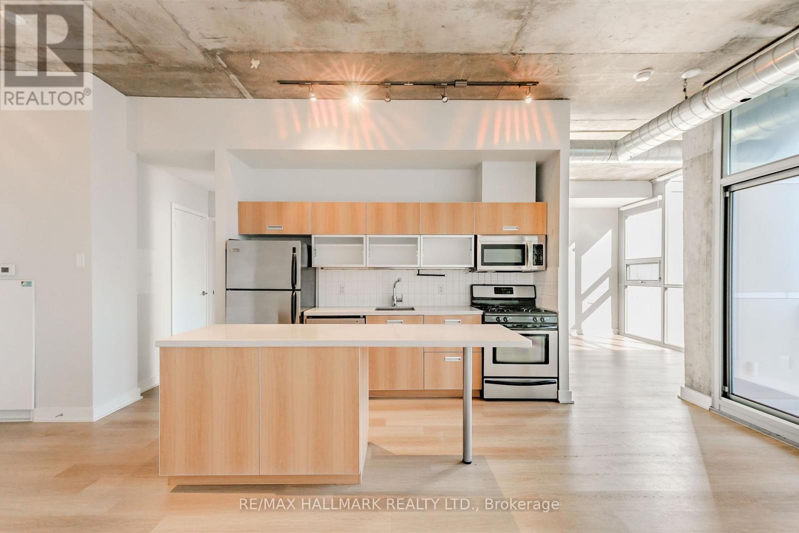 910 - 60 Bathurst Street, Toronto, Ontario  M5V 2P4 - Photo 15 - C12449985