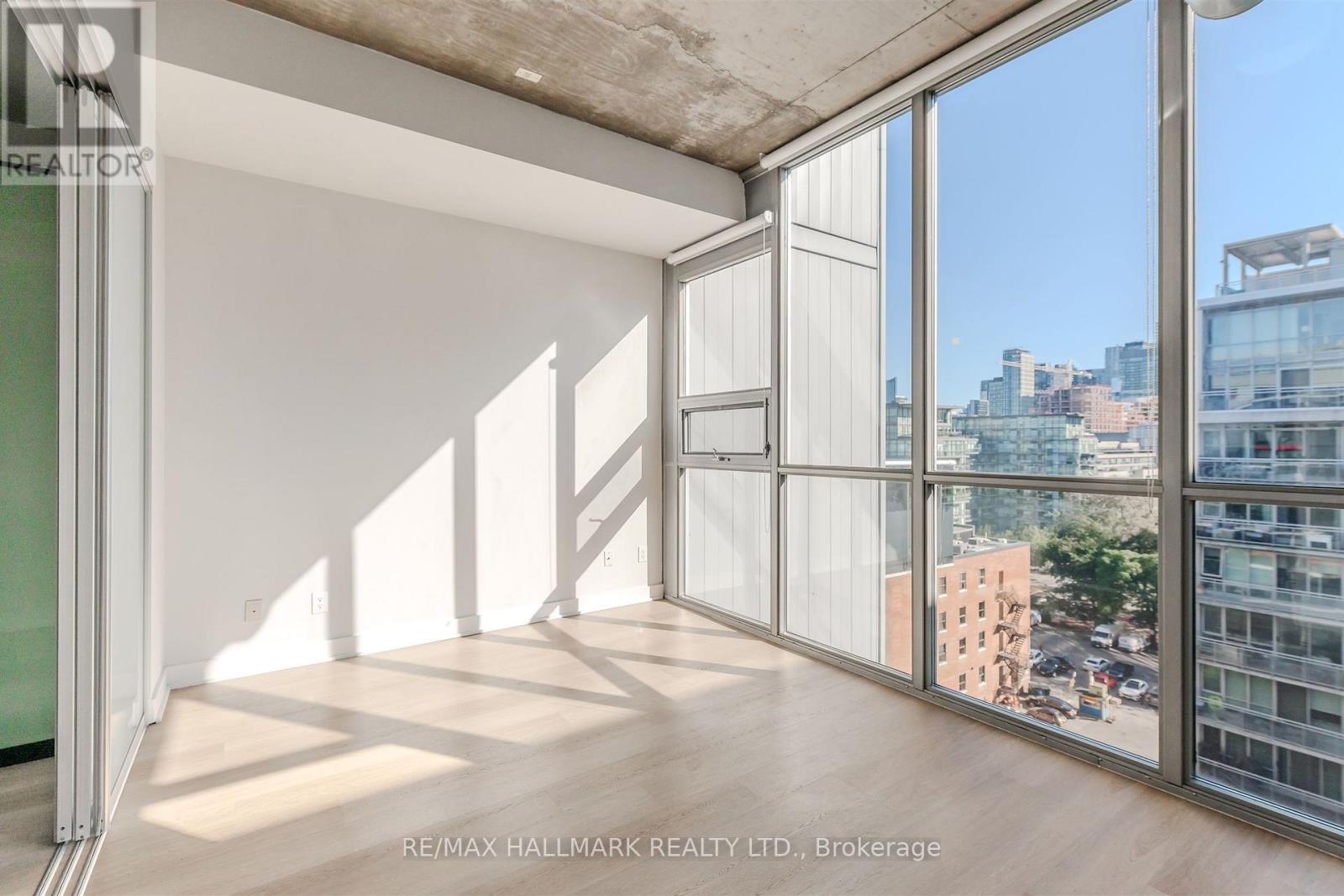 910 - 60 Bathurst Street, Toronto, Ontario  M5V 2P4 - Photo 17 - C12449985