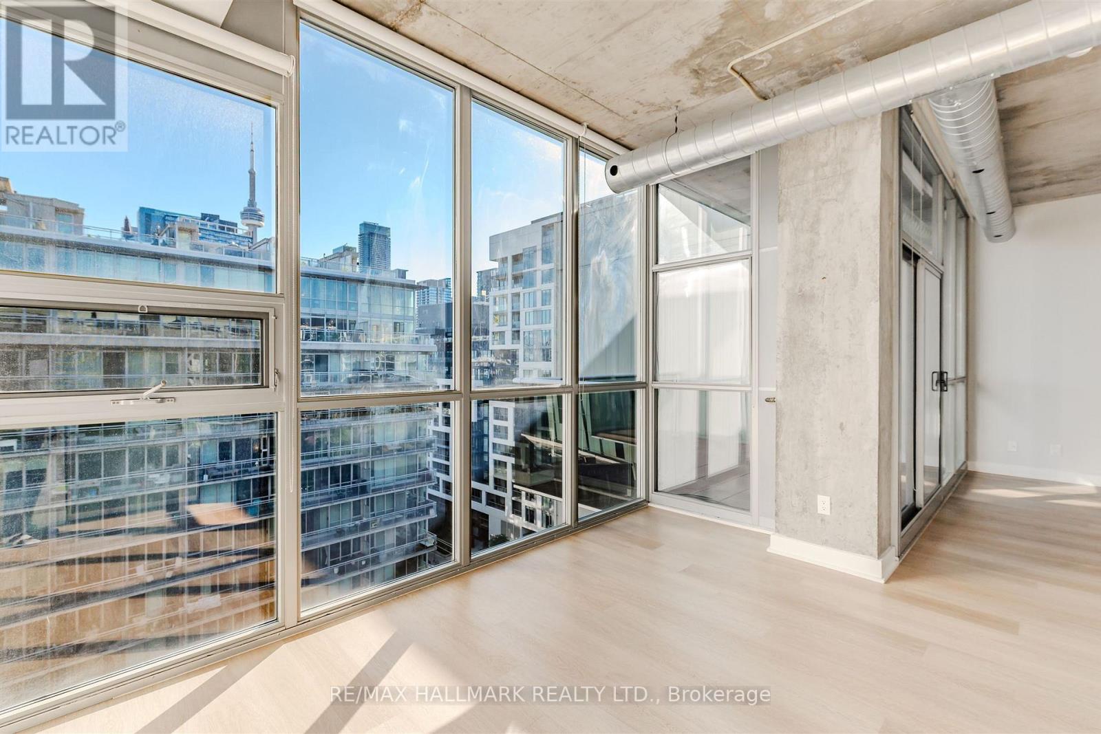 910 - 60 Bathurst Street, Toronto, Ontario  M5V 2P4 - Photo 18 - C12449985