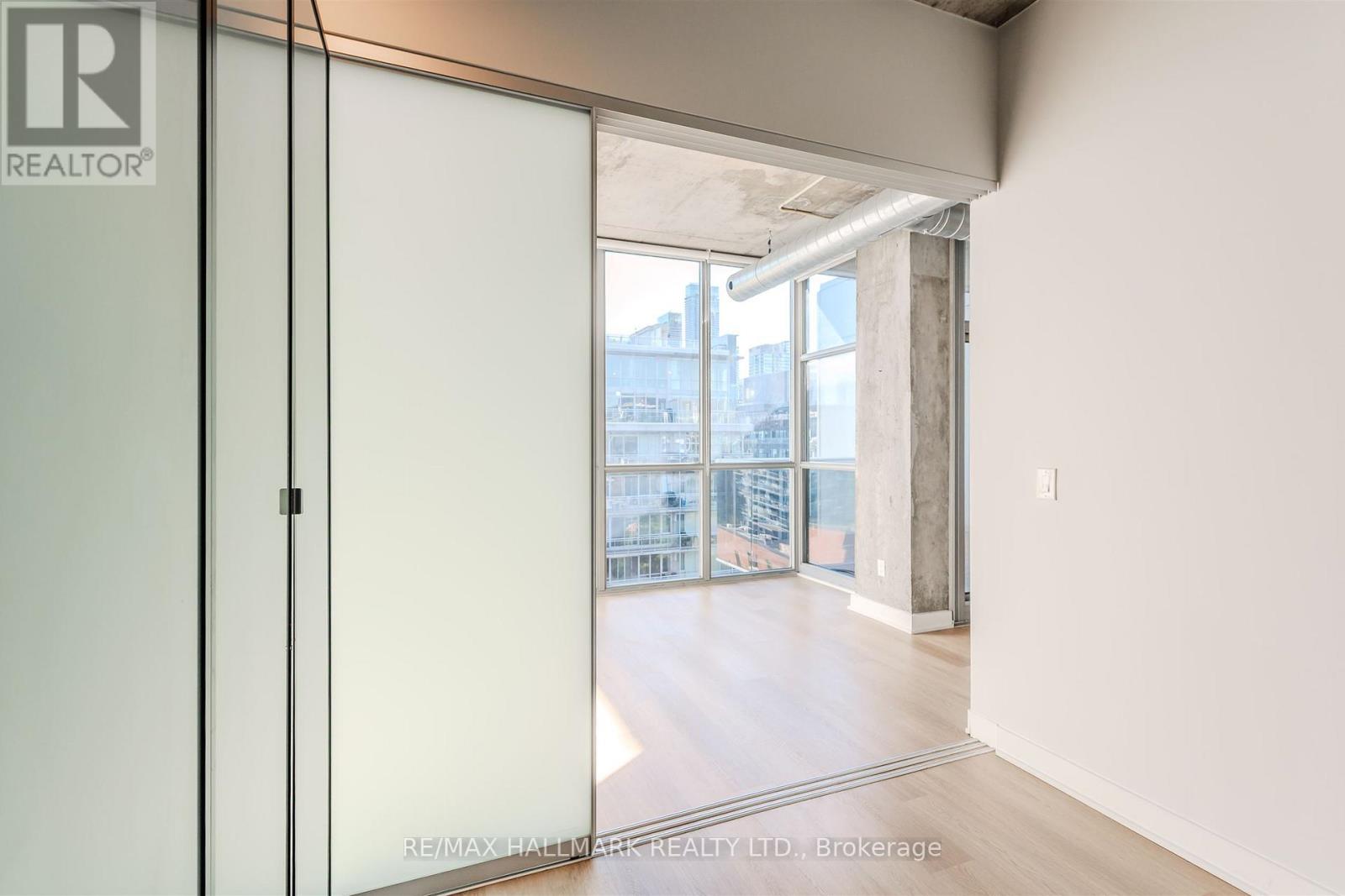 910 - 60 Bathurst Street, Toronto, Ontario  M5V 2P4 - Photo 24 - C12449985