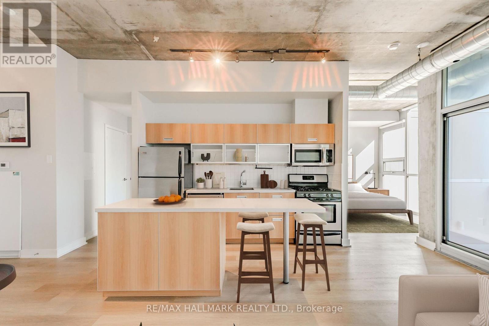 910 - 60 Bathurst Street, Toronto, Ontario  M5V 2P4 - Photo 4 - C12449985