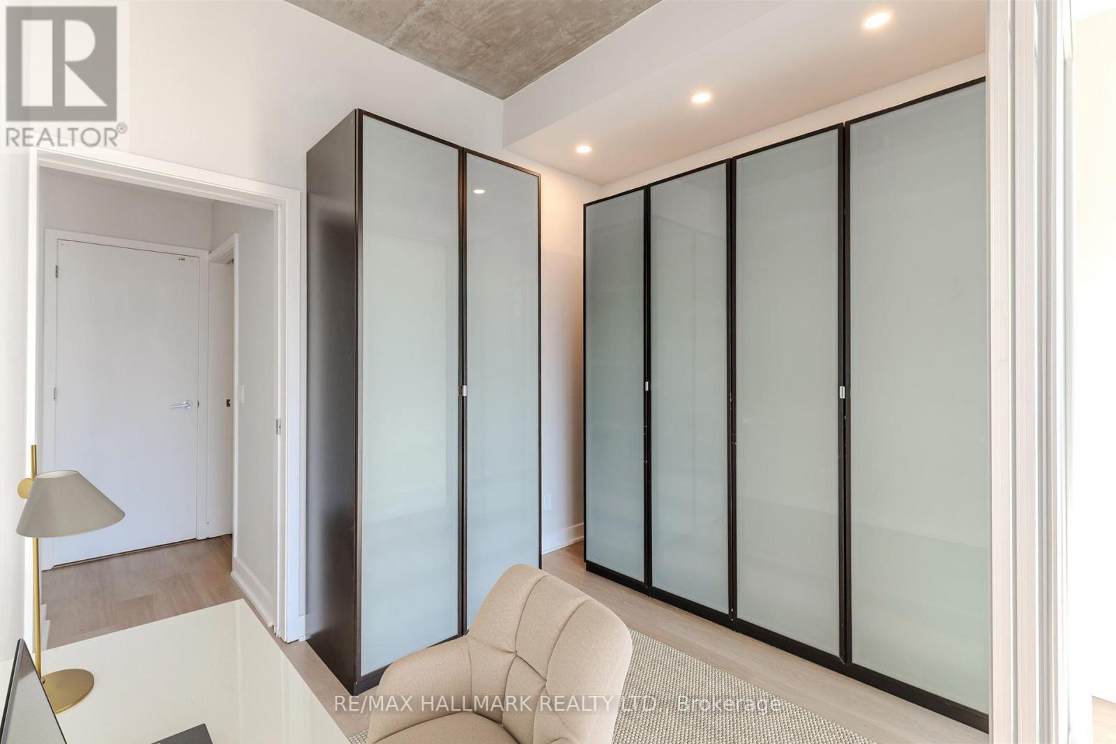 910 - 60 Bathurst Street, Toronto, Ontario  M5V 2P4 - Photo 9 - C12449985