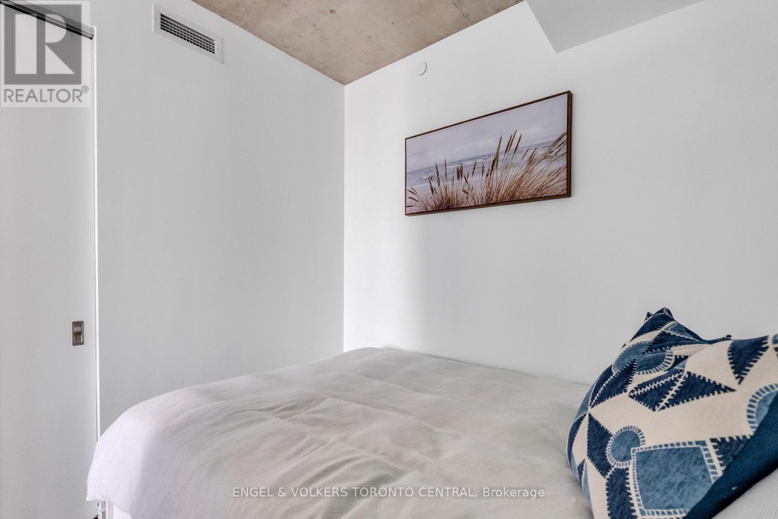 310 - 21 Lawren Harris Square, Toronto, Ontario  M5A 0T4 - Photo 13 - C12450006