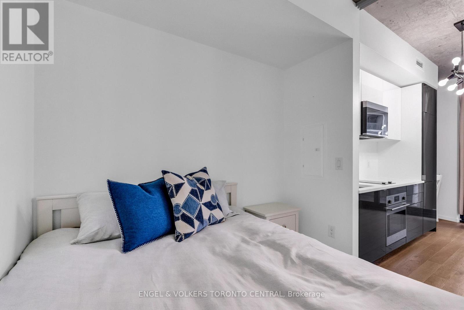 310 - 21 Lawren Harris Square, Toronto, Ontario  M5A 0T4 - Photo 14 - C12450006