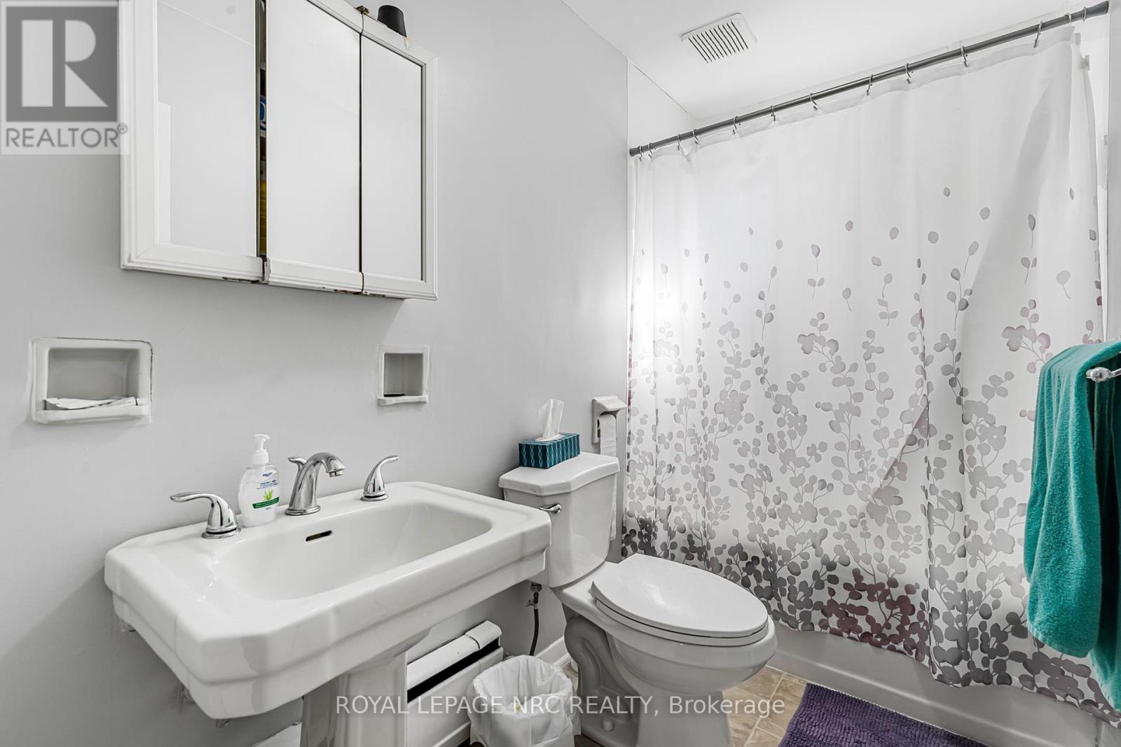 204 Gilmore Road, Fort Erie, Ontario  L2A 2M3 - Photo 19 - X12450049