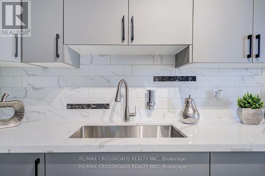 1202 - 5 Massey Square, Toronto, Ontario  M4C 5L6 - Photo 7 - E12449930