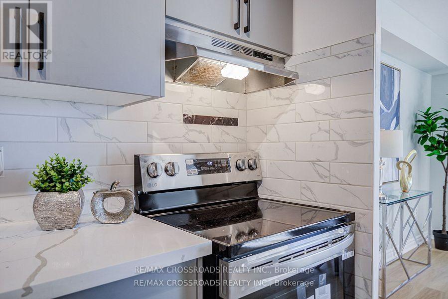 1202 - 5 Massey Square, Toronto, Ontario  M4C 5L6 - Photo 8 - E12449930