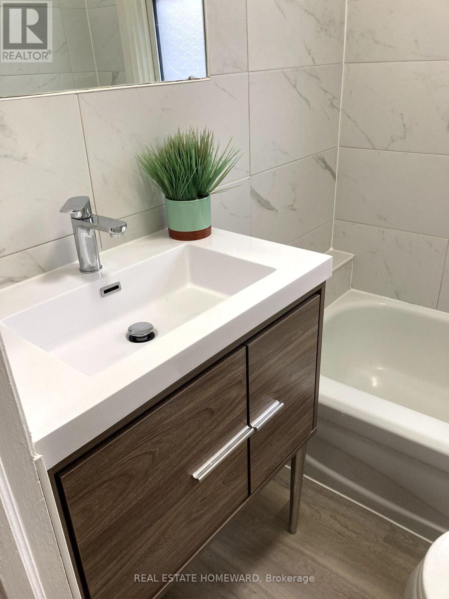 322 Cosburn Avenue, Toronto, Ontario  M4J 2M9 - Photo 10 - E12450024
