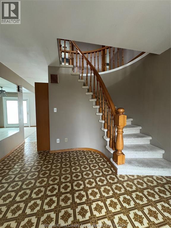 5515 Outer Drive, Windsor, Ontario  N9A 6J3 - Photo 3 - 25025526