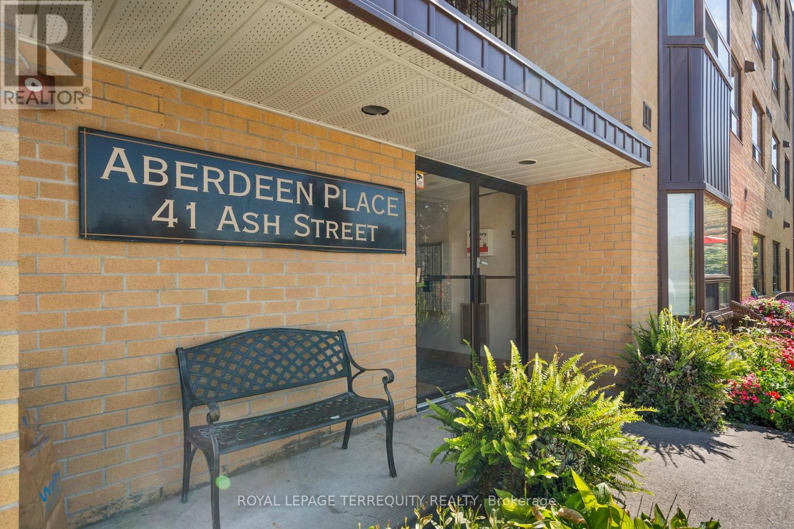 304 - 41 Ash Street, Uxbridge, Ontario  L9P 1E2 - Photo 2 - N12450014