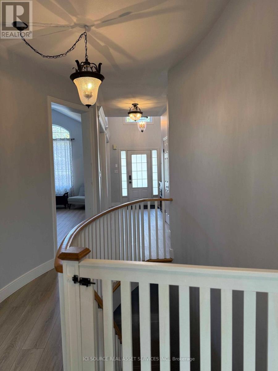 18 Oakmont Avenue, Oro-Medonte, Ontario  L0L 2L0 - Photo 12 - S12449881