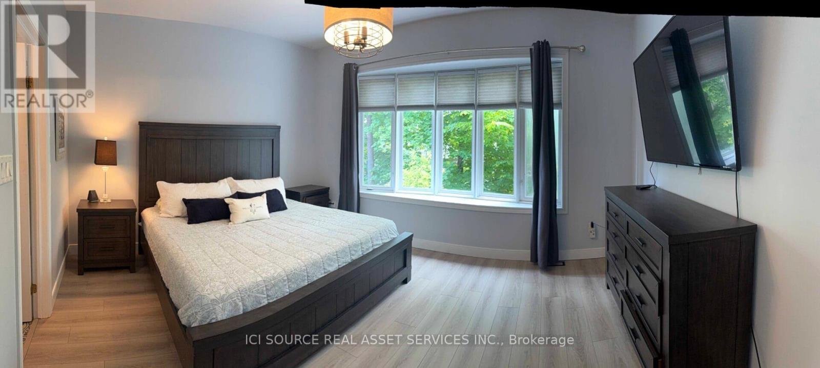 18 Oakmont Avenue, Oro-Medonte, Ontario  L0L 2L0 - Photo 4 - S12449881
