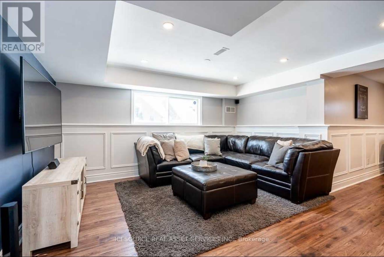 18 Oakmont Avenue, Oro-Medonte, Ontario  L0L 2L0 - Photo 5 - S12449881