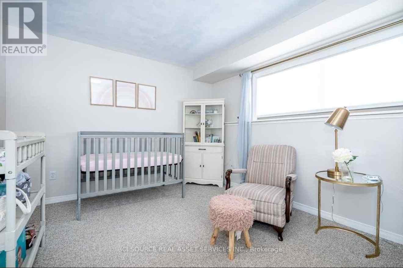 18 Oakmont Avenue, Oro-Medonte, Ontario  L0L 2L0 - Photo 8 - S12449881
