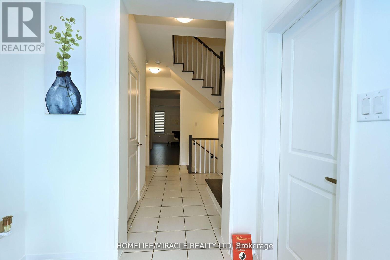 8 Copperhill Heights, Barrie, Ontario  L9S 2Z4 - Photo 3 - S12449944