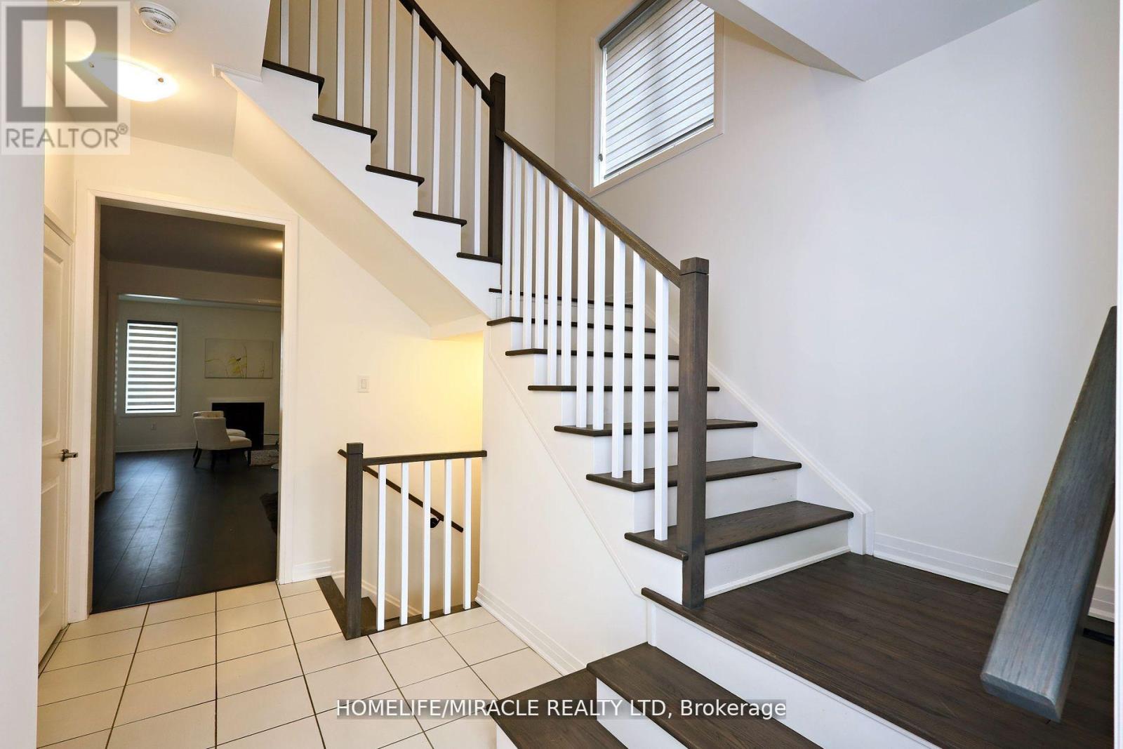 8 Copperhill Heights, Barrie, Ontario  L9S 2Z4 - Photo 4 - S12449944