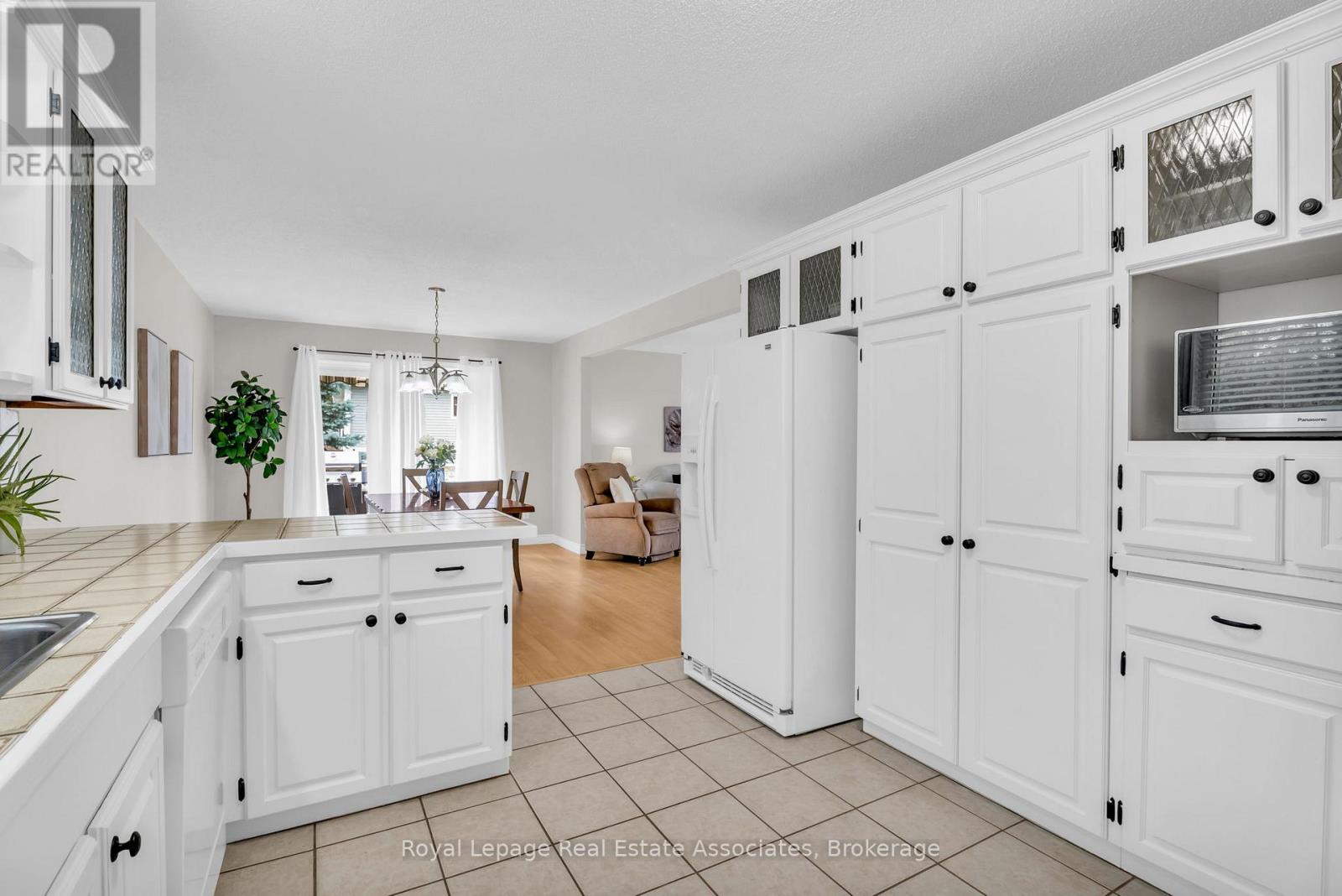 69 George Avenue, Wasaga Beach, Ontario  L9Z 2X9 - Photo 16 - S12449960