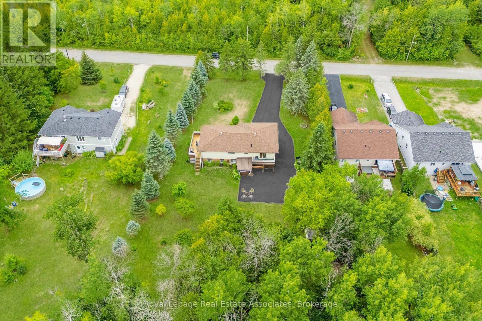 69 George Avenue, Wasaga Beach, Ontario  L9Z 2X9 - Photo 4 - S12449960