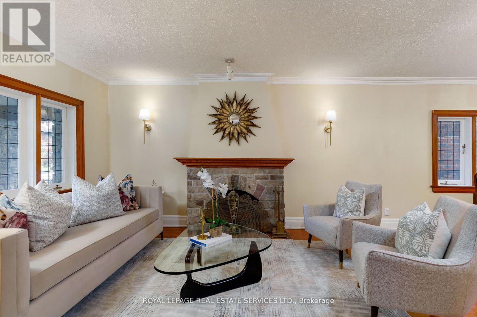 154 Humbercrest Boulevard, Toronto, Ontario  M6S 4L3 - Photo 7 - W12426607