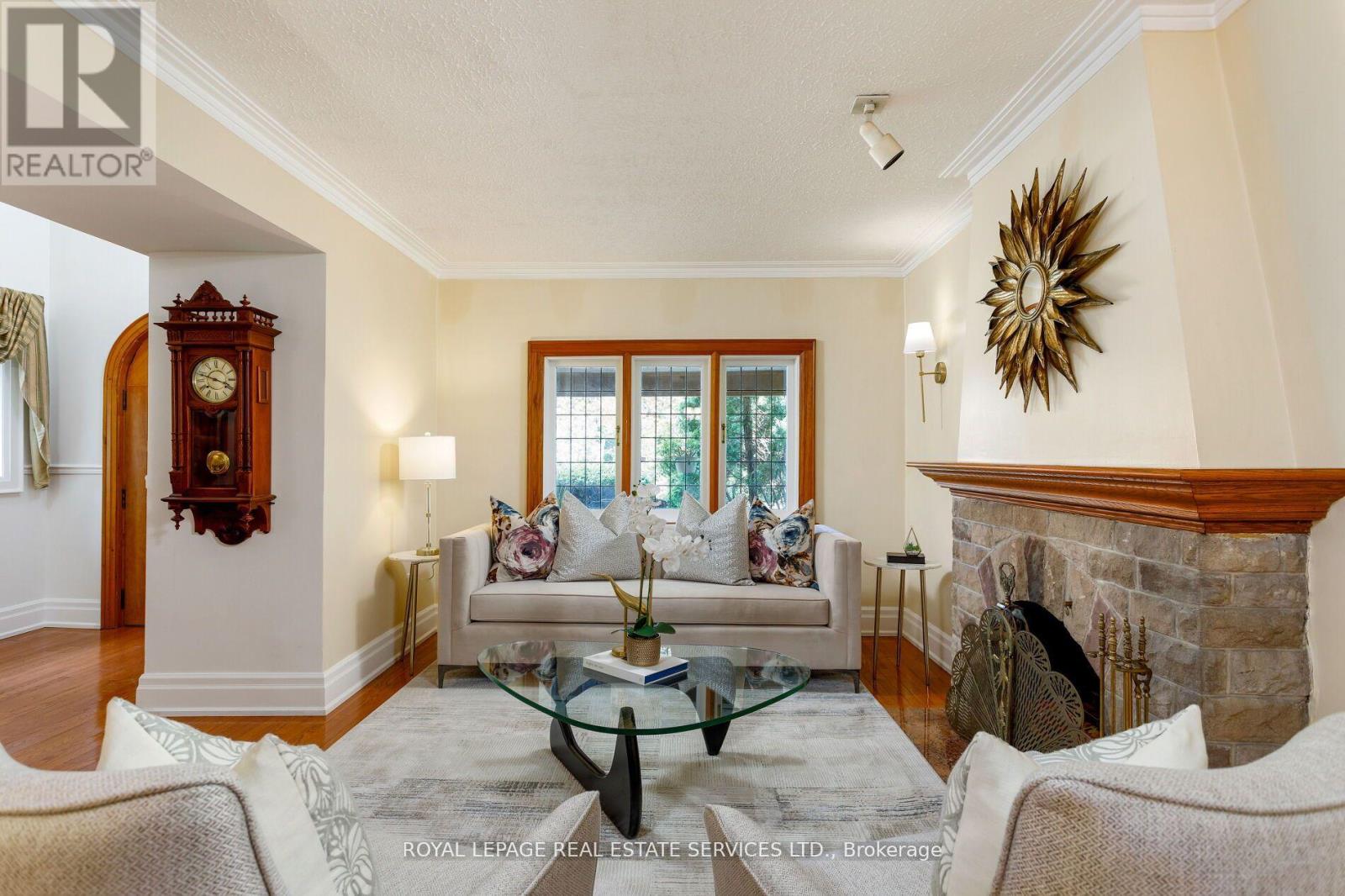 154 Humbercrest Boulevard, Toronto, Ontario  M6S 4L3 - Photo 8 - W12426607
