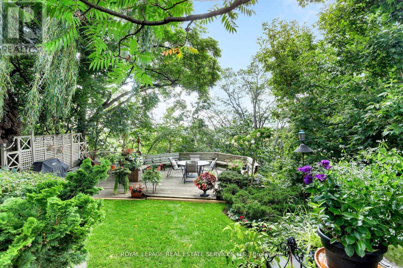 154 Humbercrest Boulevard, Toronto, Ontario  M6S 4L3 - Photo 4 - W12426607