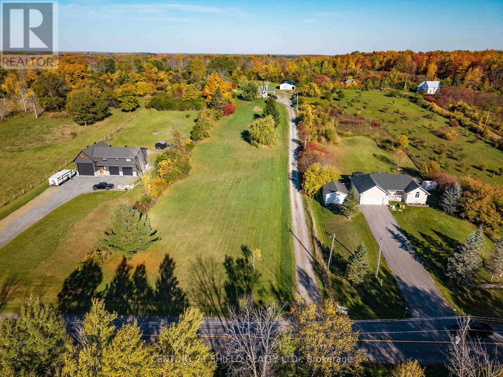 18785 Paragon Road, South Glengarry, Ontario  K6H 5R5 - Photo 25 - X12450052