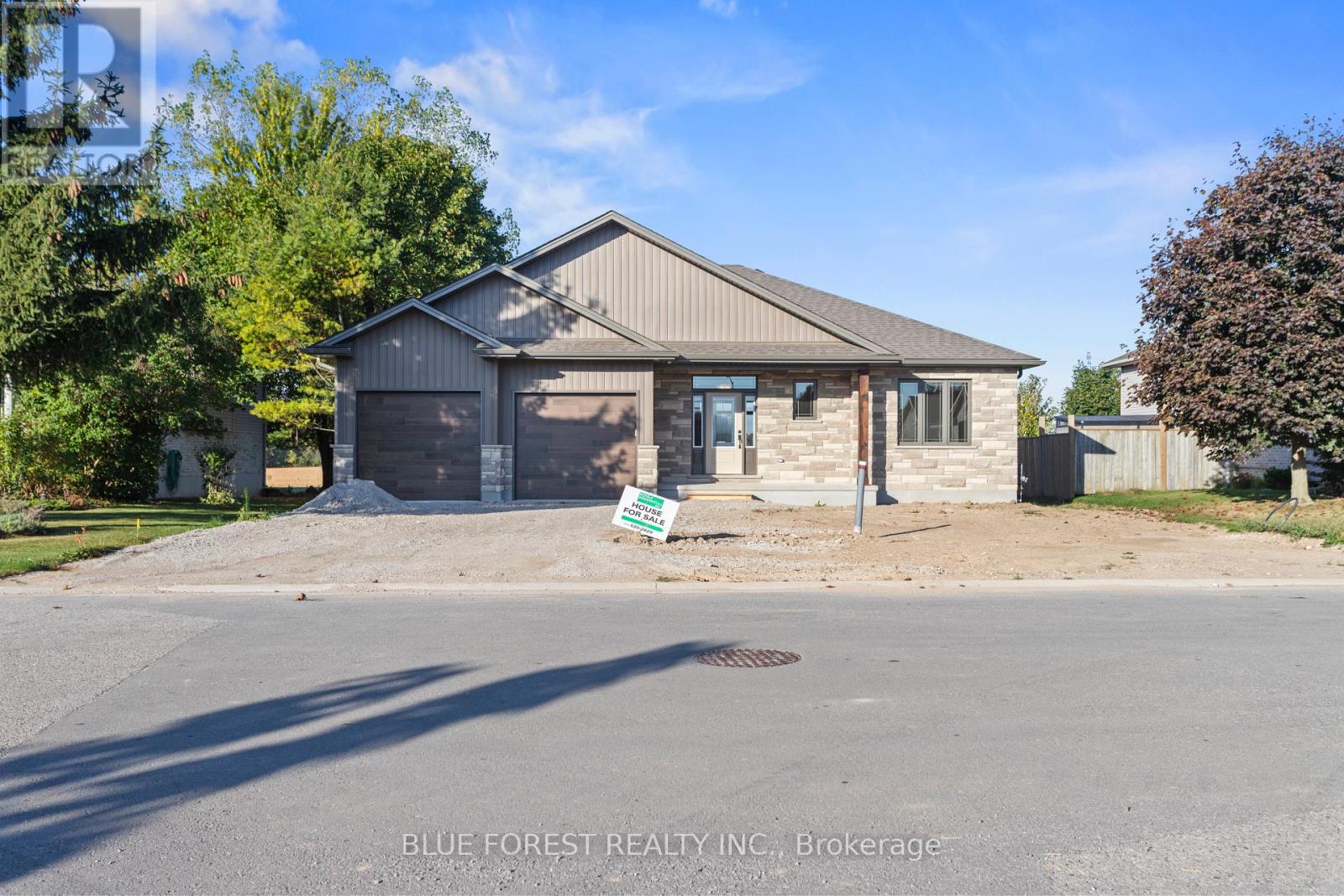 218 Snyders Avenue, Central Elgin, Ontario  N0L 1B0 - Photo 1 - X12440623