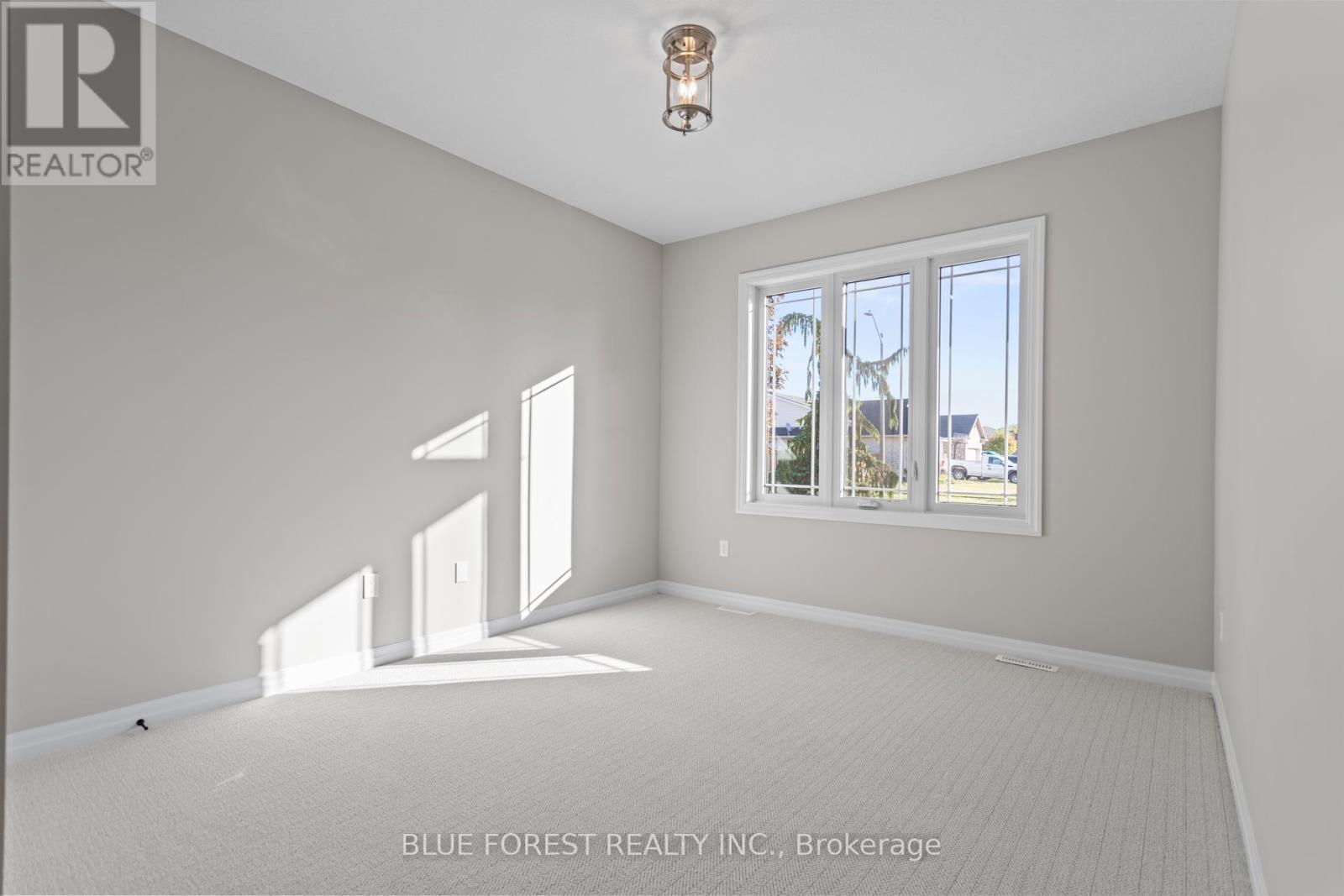218 Snyders Avenue, Central Elgin, Ontario  N0L 1B0 - Photo 19 - X12440623
