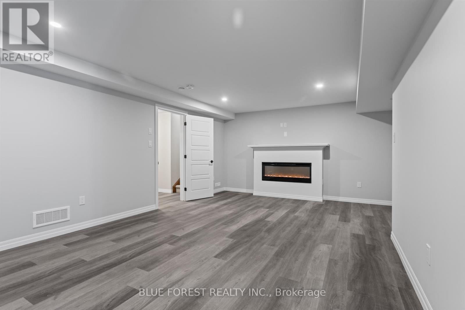 218 Snyders Avenue, Central Elgin, Ontario  N0L 1B0 - Photo 25 - X12440623