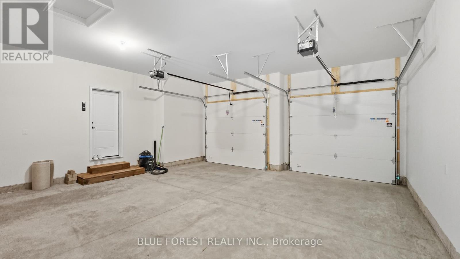 218 Snyders Avenue, Central Elgin, Ontario  N0L 1B0 - Photo 35 - X12440623