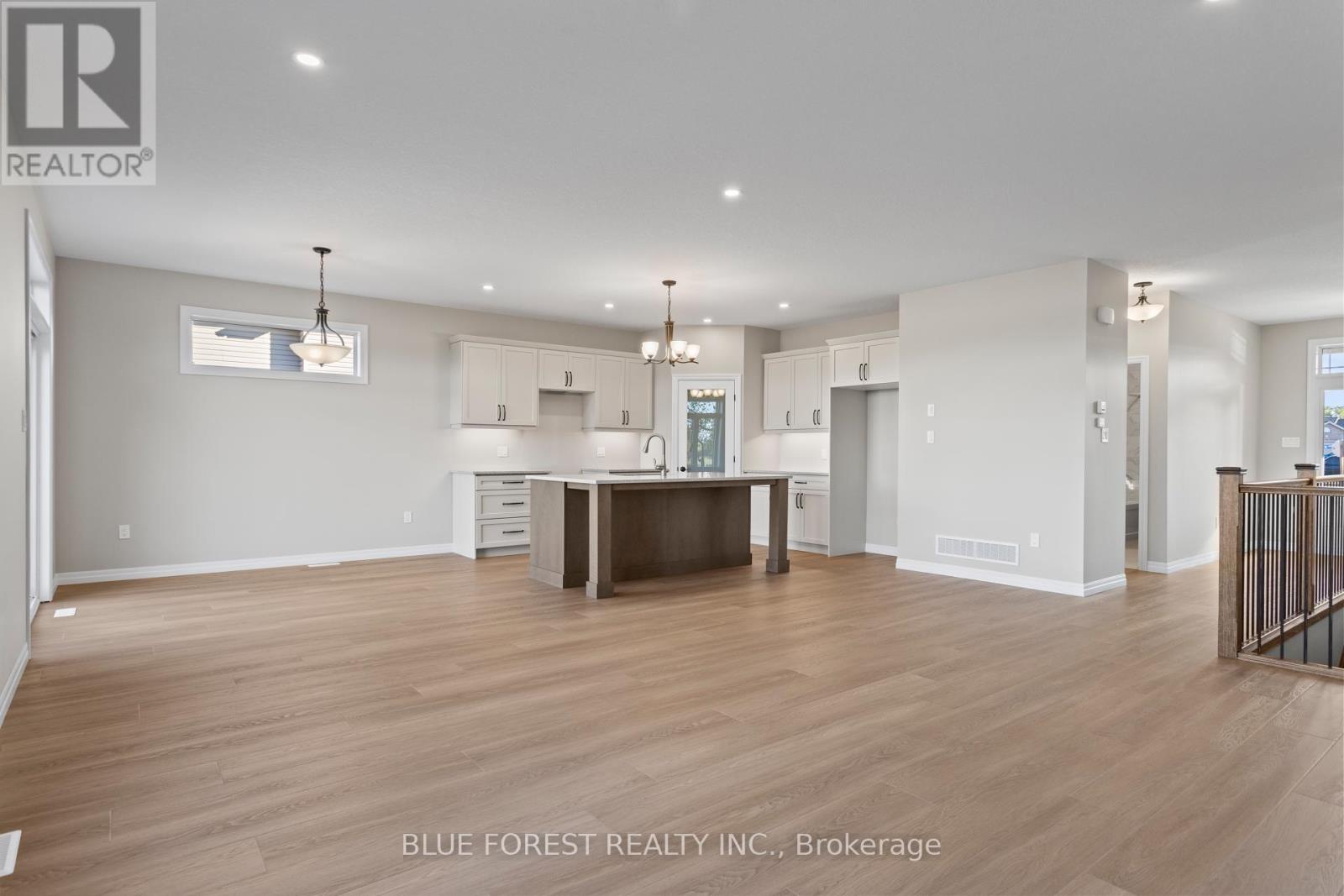 218 Snyders Avenue, Central Elgin, Ontario  N0L 1B0 - Photo 3 - X12440623