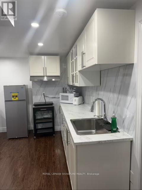 Bsmt 1 - 10 Sanford Crescent, Brampton, Ontario  L6X 2C3 - Photo 10 - W12449867
