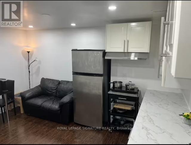 Bsmt 1 - 10 Sanford Crescent, Brampton, Ontario  L6X 2C3 - Photo 8 - W12449867